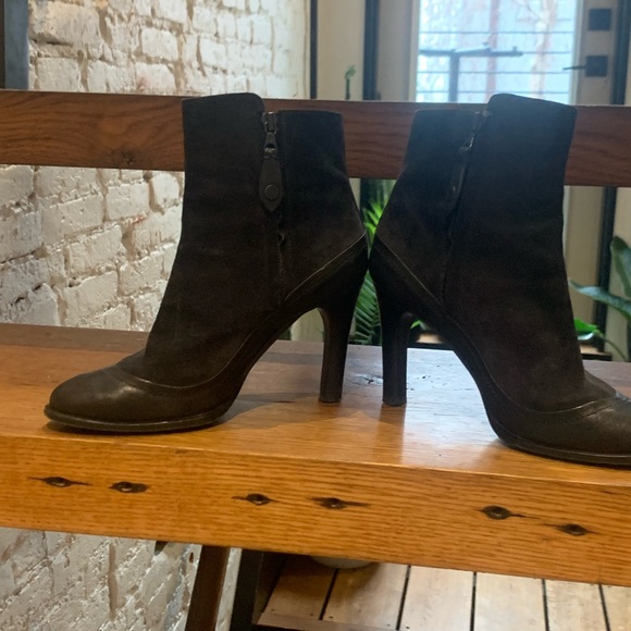 Rag & Bone. Size 38.5. Gorgeous suede and leather booties. - Picture 4 of 4